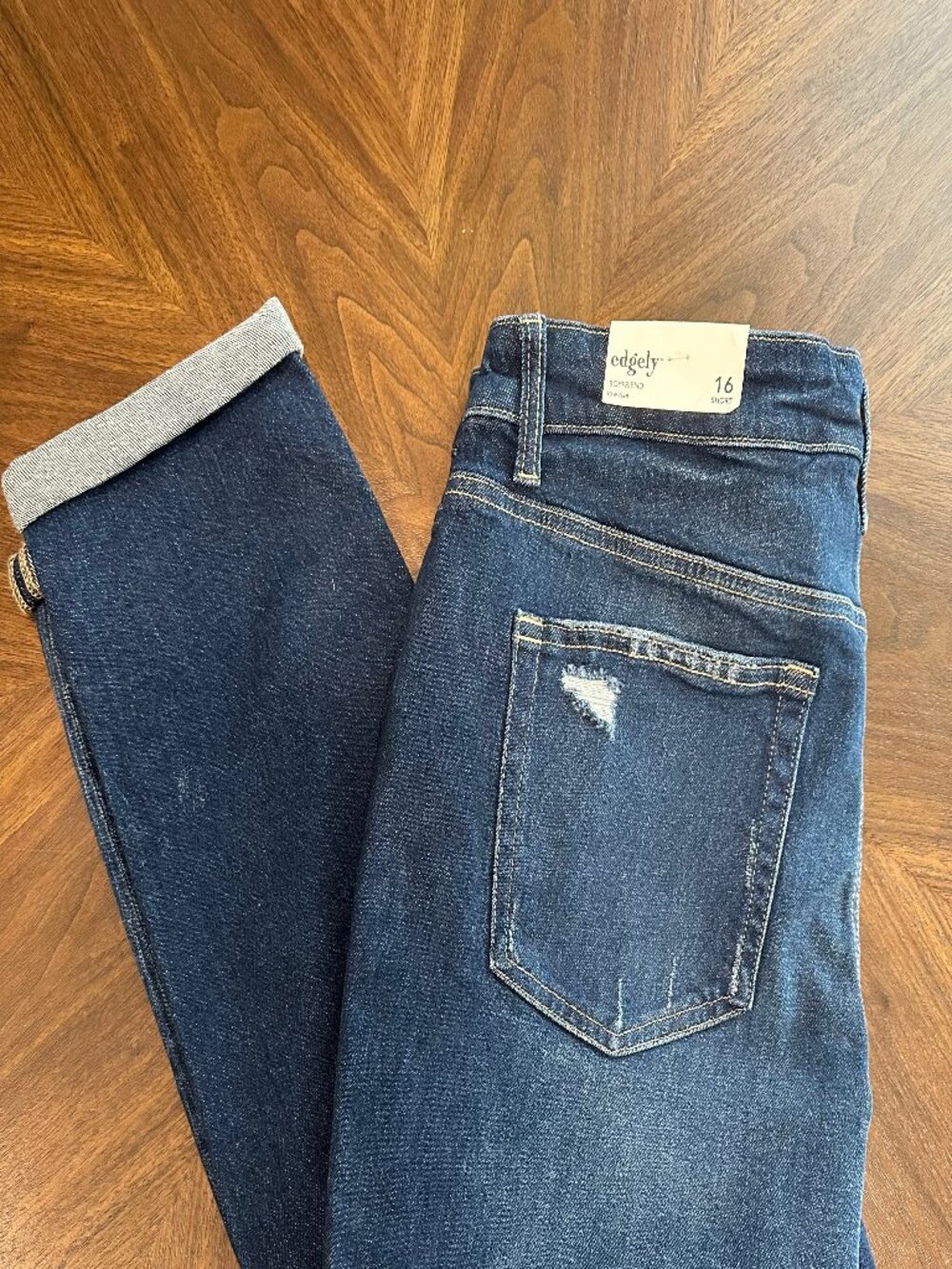 NWT Maurices Women's Edgely High Rise Cuffed Straight Straight Leg 165055Y Short